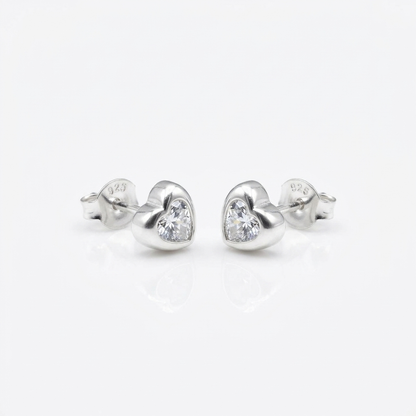Aros Corazón Solitario - Plata 925: aros de corazón con circón en corte corazón, otro ángulo