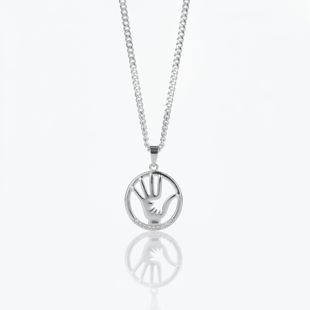 Collar Amor de Madre Plata 925: mano grande y mano pequeña dentro de un círculo