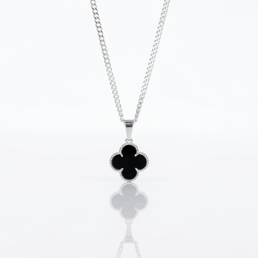 Collar Van Cleef Noir Plata 925: trébol negro con borde de circones, otro ángulo