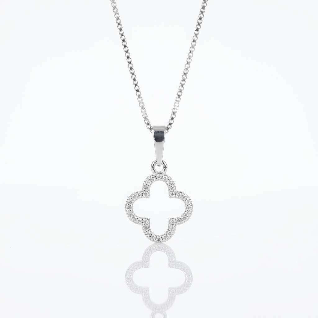 Collar Van Cleef Silueta Plata 925: trébol calado con contorno de micro circones, otro ángulo
