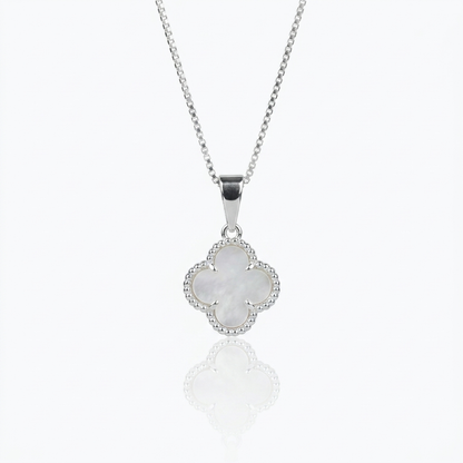 Collar Van Cleef Blanco Clásico Plata 925: trébol blanco perlado con borde de bolitas, otro ángulo