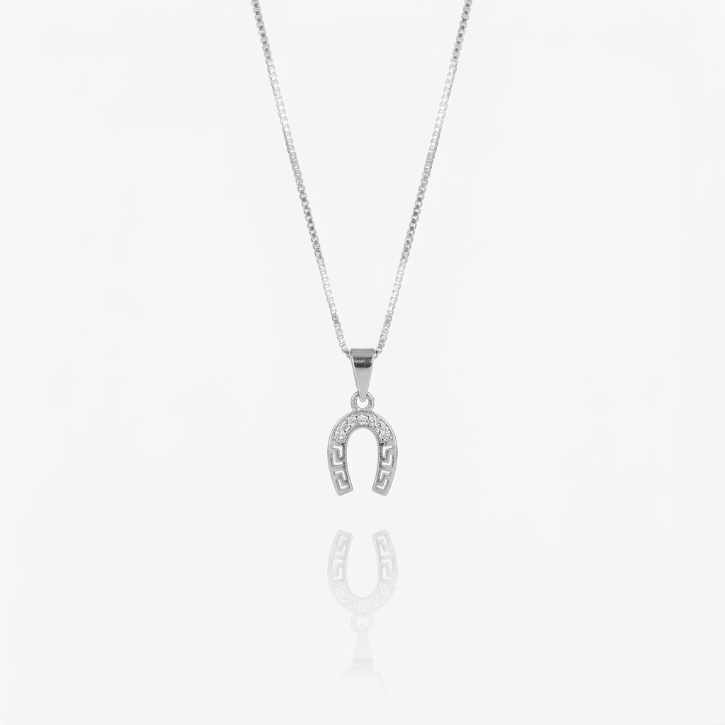 Collar Herradura Griega Plata 925: herradura con diseño griego y micro circones, otro ángulo