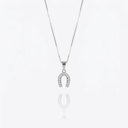 Collar Herradura Griega Plata 925: herradura con diseño griego y micro circones, otro ángulo