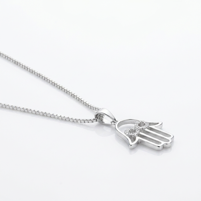 Collar Hamsa Infinito Plata 925: mano de Fátima calada con símbolo infinito, otro ángulo