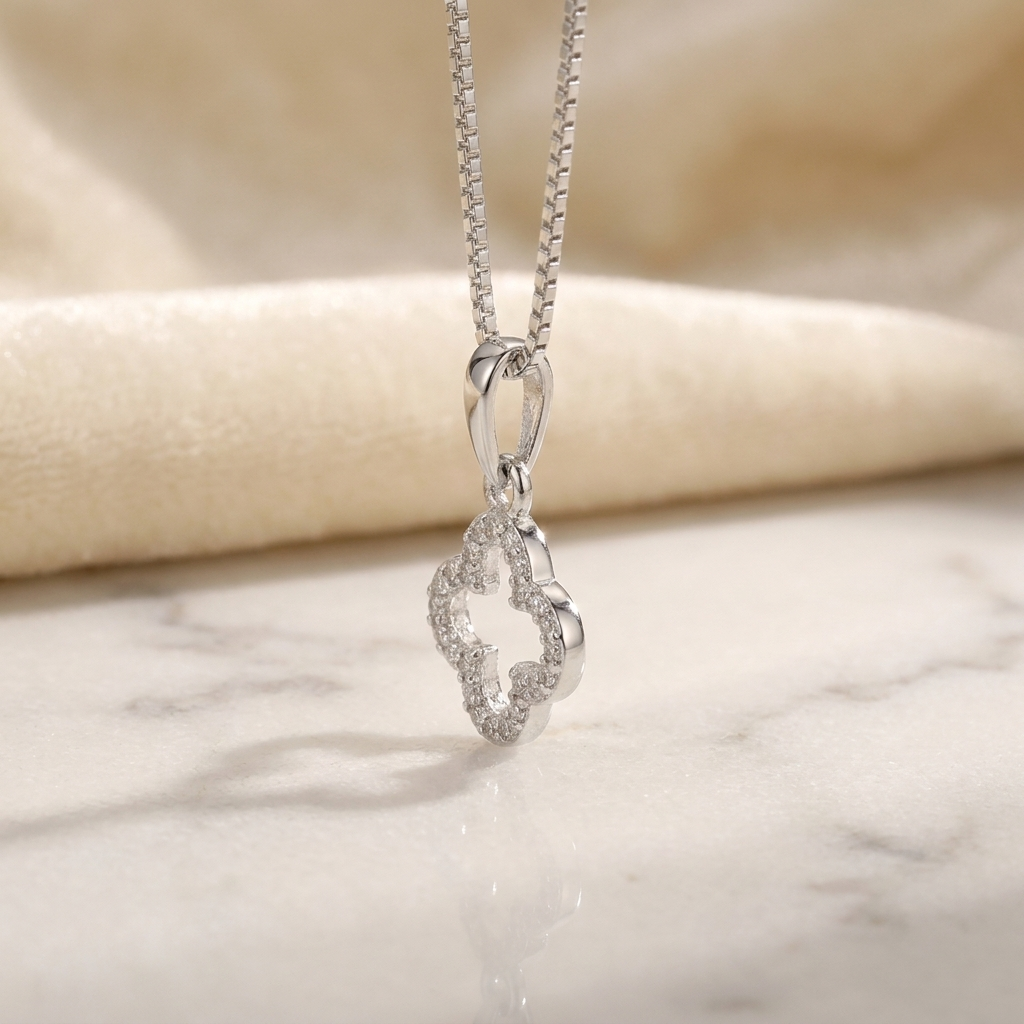 Collar Van Cleef Silueta Plata 925